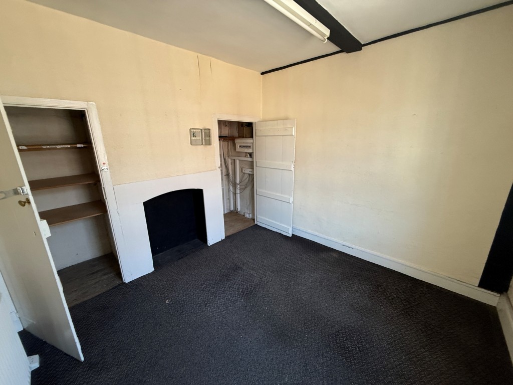 Lot: 76 - SHOP AND UPPER PARTS WITH PLANNING FOR CONVERSION - Room six